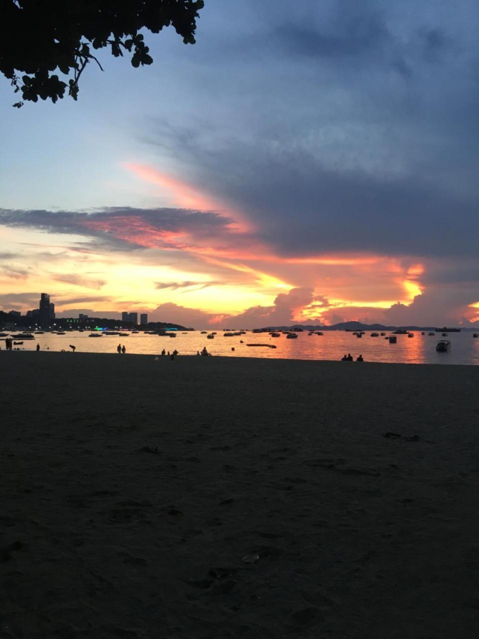 View Talay 1B Residence Pattaya Exteriör bild